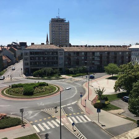 Szelestey Utcai Apartman سزومباثيلي المظهر الخارجي الصورة