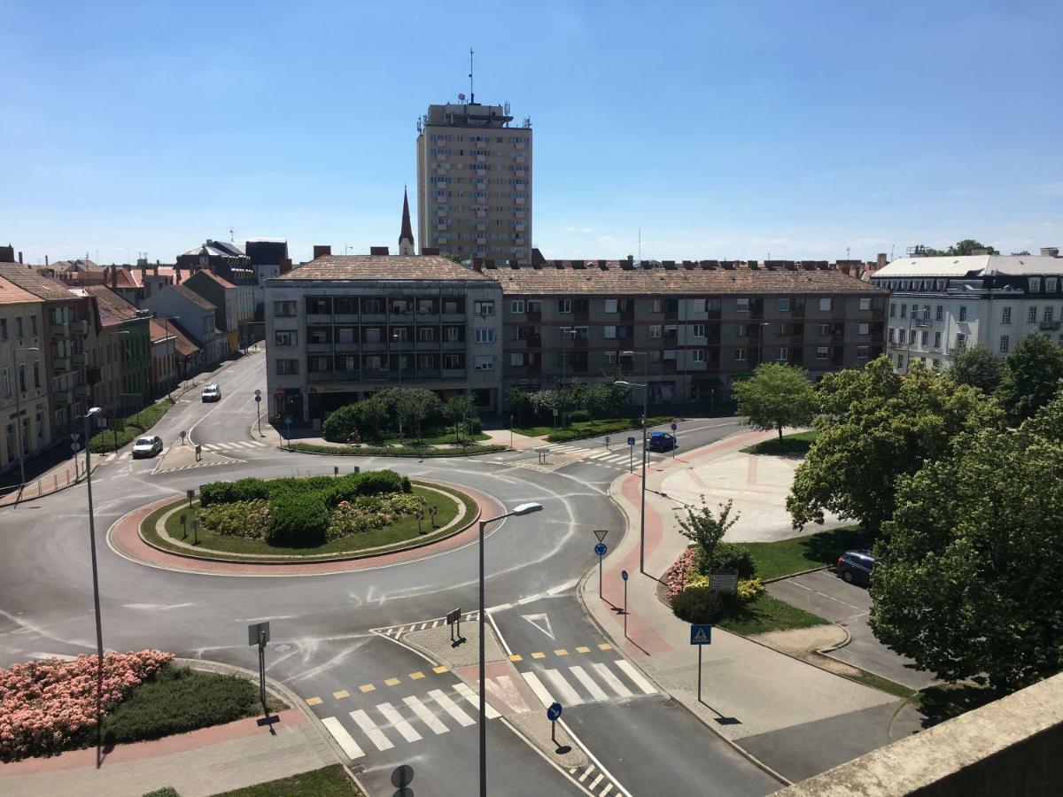 Szelestey Utcai Apartman سزومباثيلي المظهر الخارجي الصورة