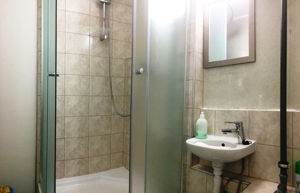 Szelestey Utcai Apartman سزومباثيلي المظهر الخارجي الصورة