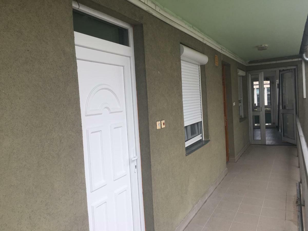 Szelestey Utcai Apartman سزومباثيلي المظهر الخارجي الصورة